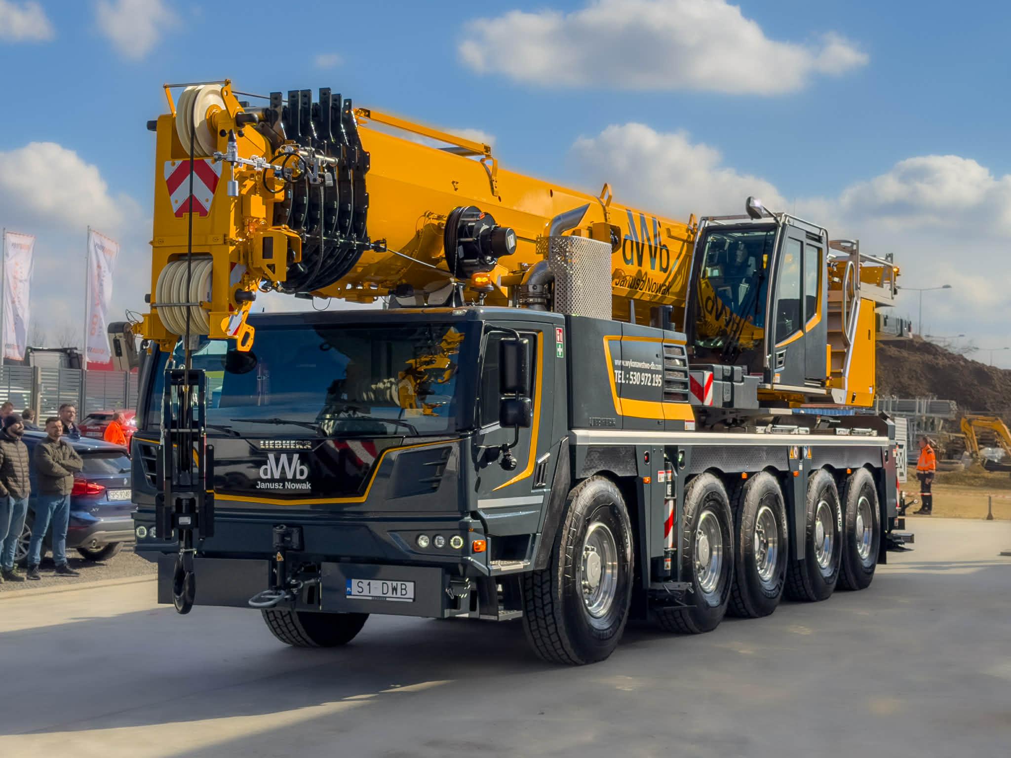 Dźwig kołowy Liebherr LTM 1110-5.2 – wynajem i zlecenia, DWB Janusz Nowak, generalne wykonawstwo