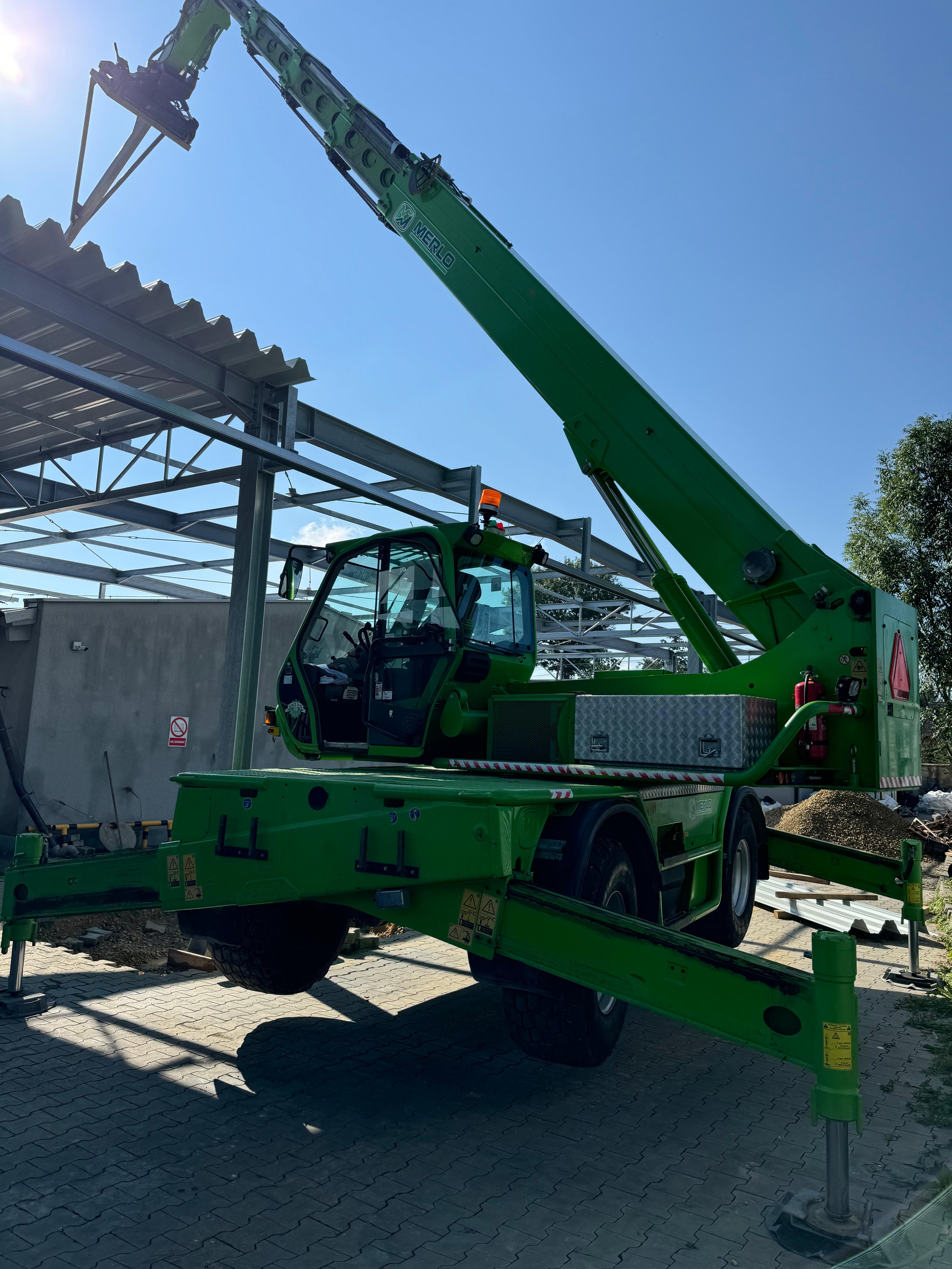 Ładowarka teleskopowa Merlo Roto 40.26 MCSS – wynajem i zlecenia, DWB Janusz Nowak, generalne wykonawstwo
